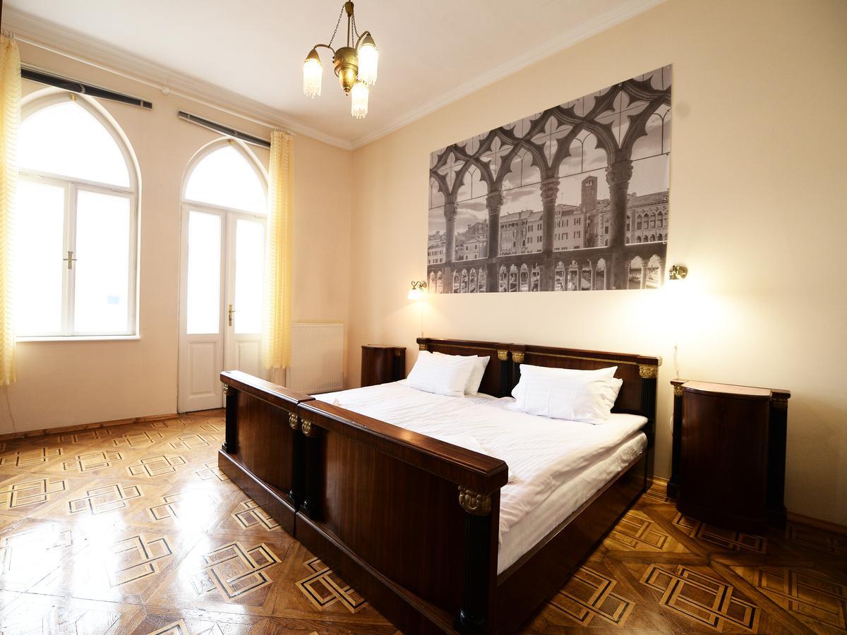 The Historical Family Nest In City Centre Lviv Extérieur photo