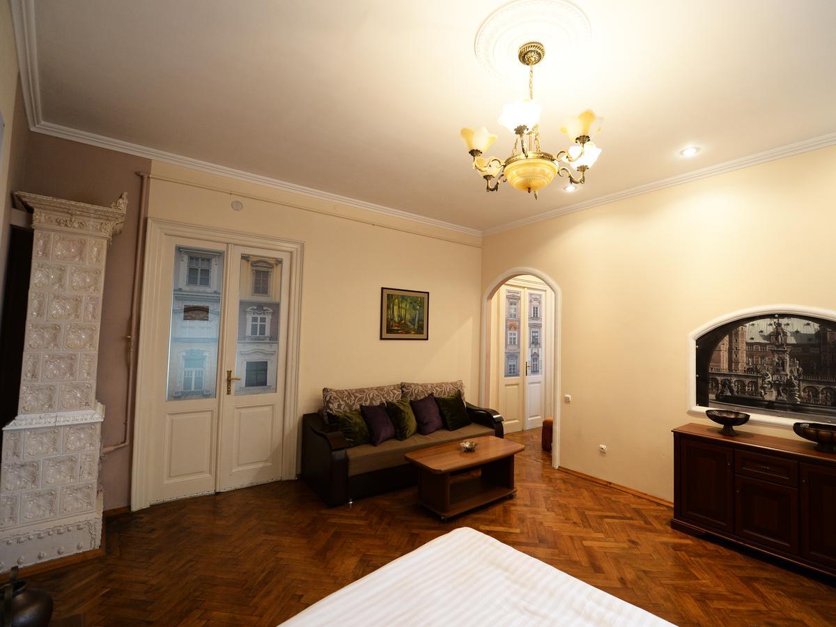 The Historical Family Nest In City Centre Lviv Extérieur photo