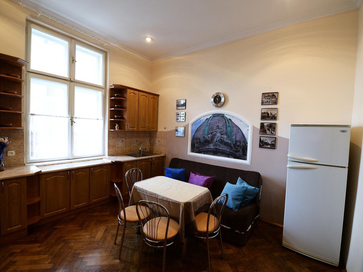 The Historical Family Nest In City Centre Lviv Extérieur photo