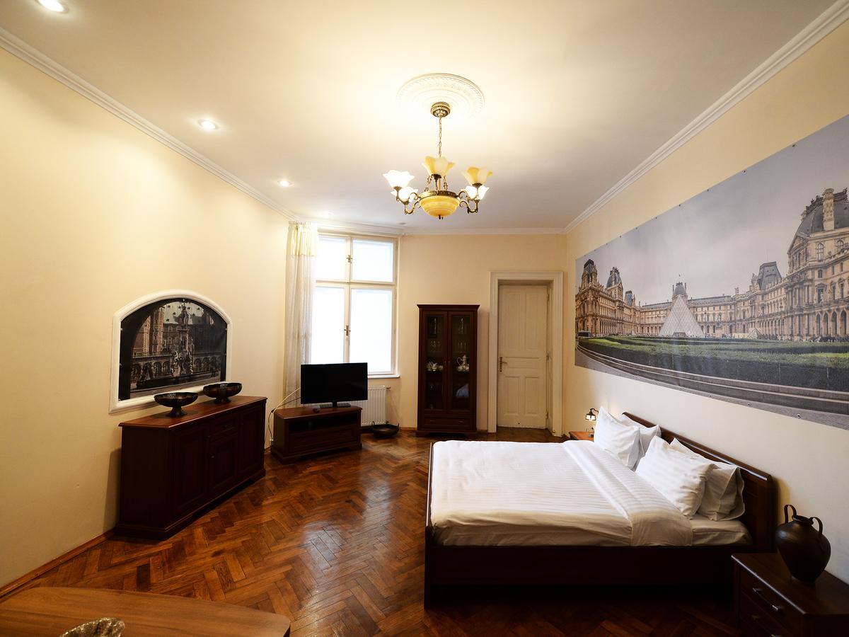 The Historical Family Nest In City Centre Lviv Extérieur photo