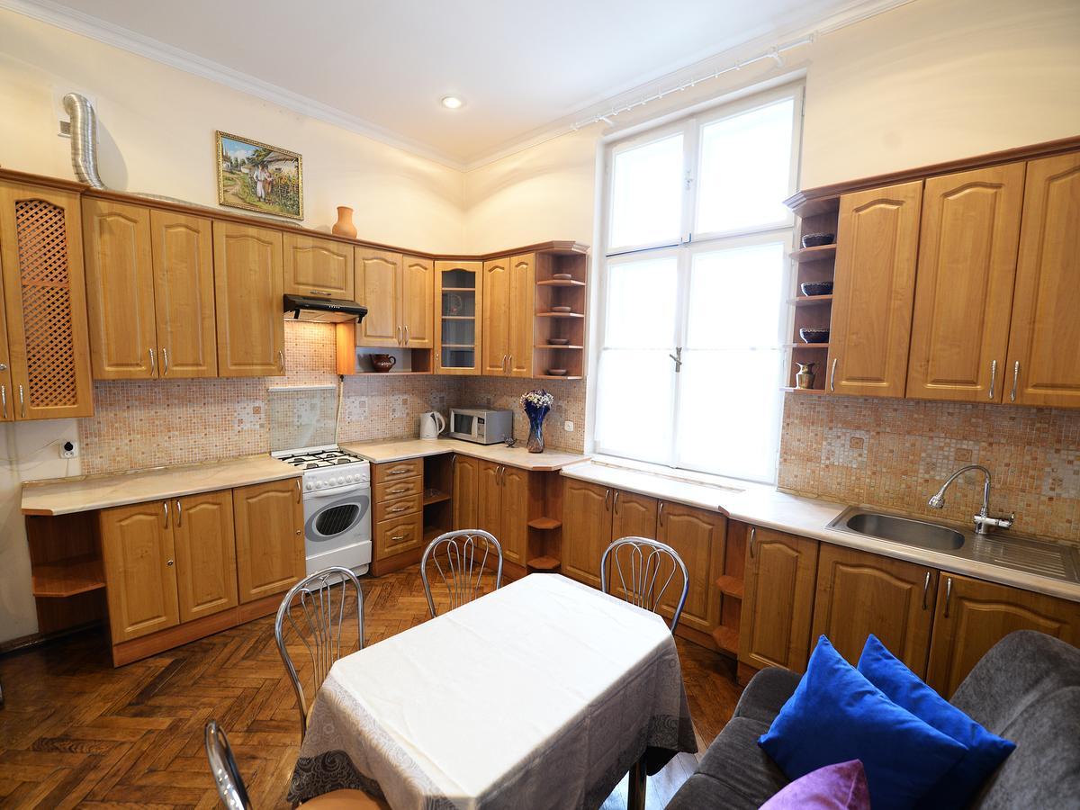 The Historical Family Nest In City Centre Lviv Extérieur photo