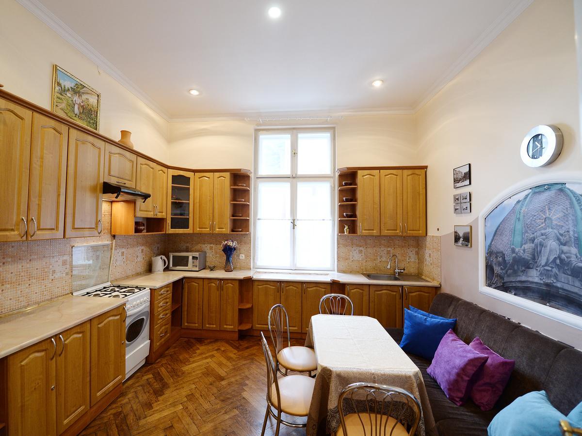 The Historical Family Nest In City Centre Lviv Extérieur photo